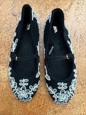 Zara Black Mary Jane Flats with White Floral Embroidery